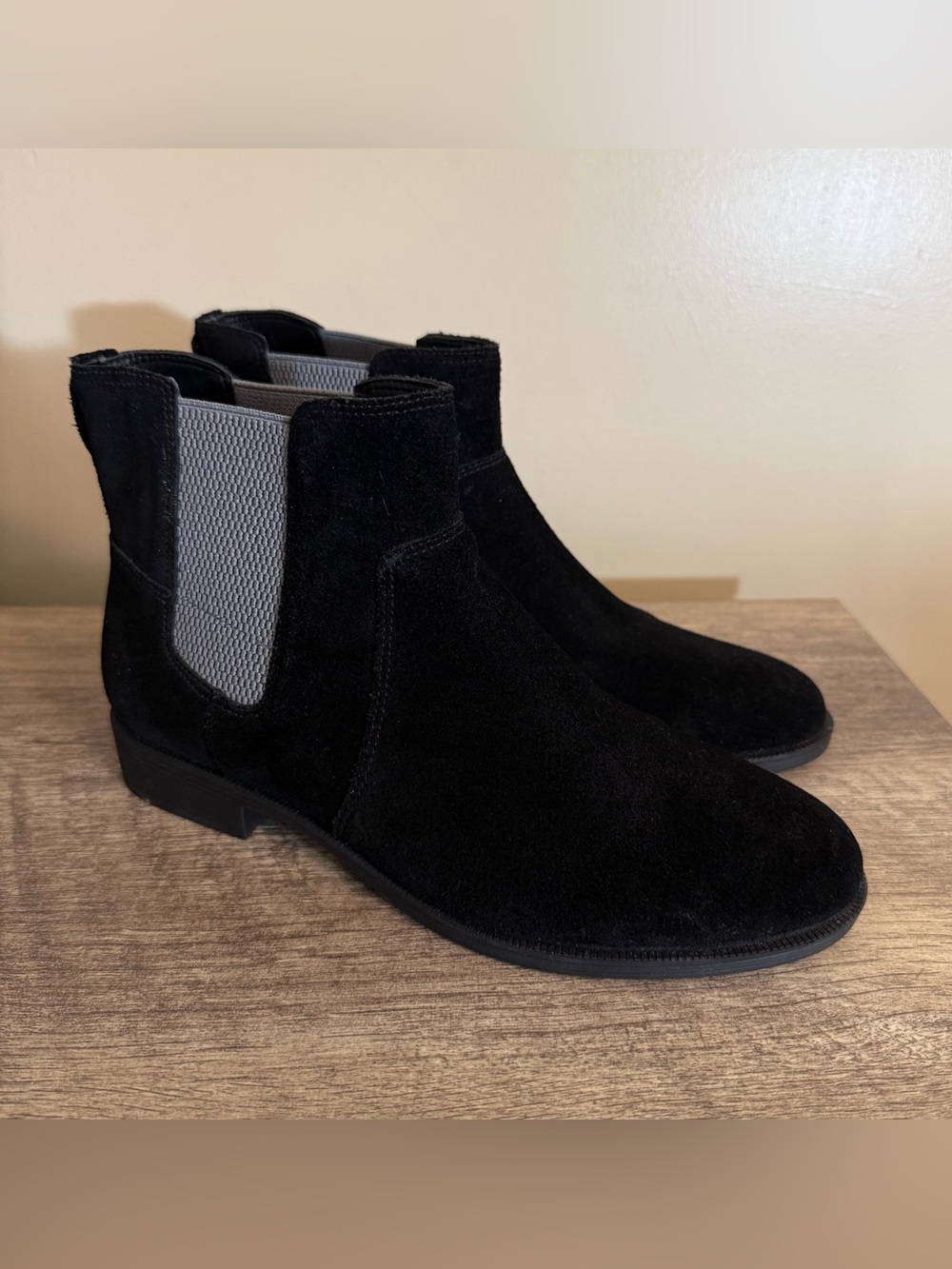 Vionic Alana Black Suede Booties Chelsea Boots Water Repellent Sz 8 Arch Support